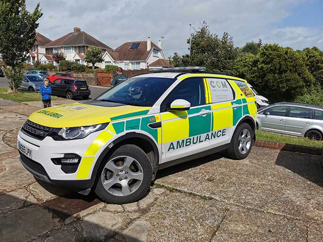landrover discovery private ambulance with yellow & green hi viz emergency services reflective vinyl